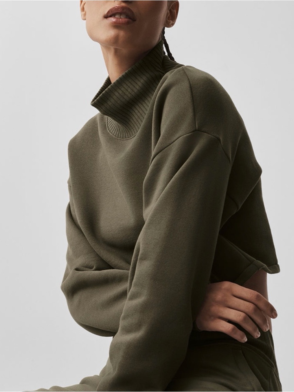 NWOT Alo Serenity Crop in Olive Tree
